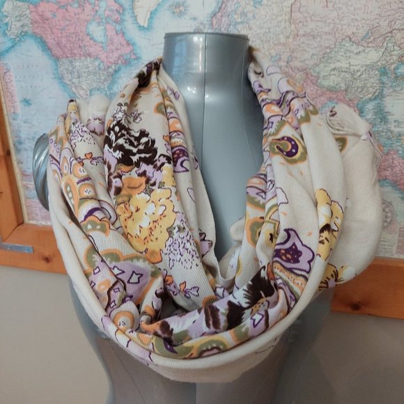 Cream Paisley and Floral Fashion Scarf with Fringes Size 70x28 - Picture 3 of 8